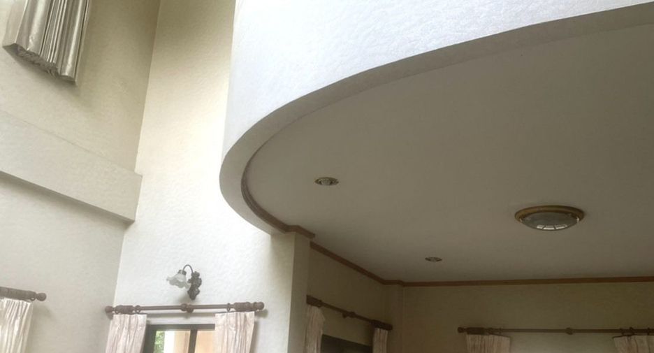 Casa en alquiler de 3 habitaciones en Watthana, Bangkok