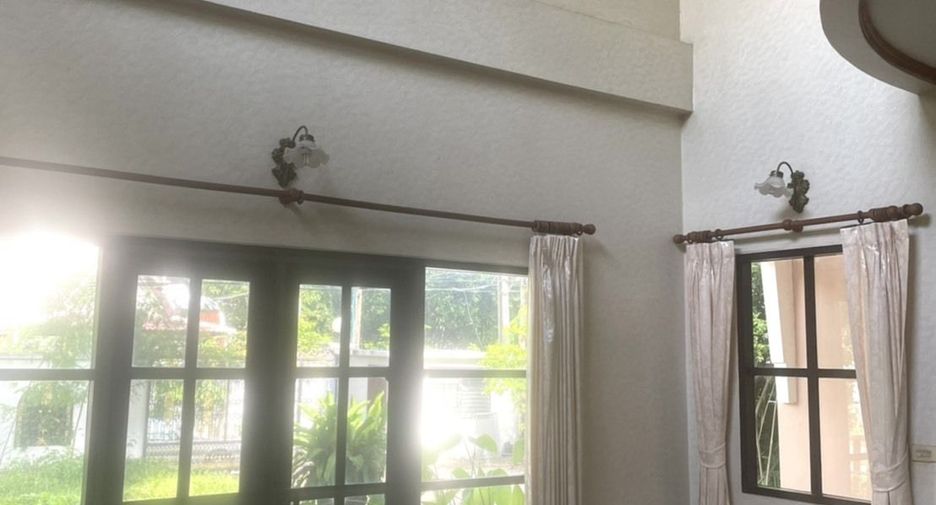 Casa en alquiler de 3 habitaciones en Watthana, Bangkok
