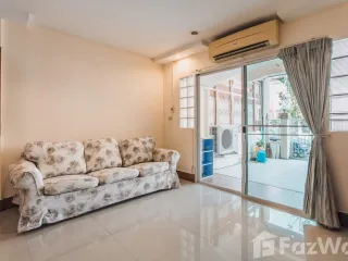 For rent 3 bedrooms townhouse in Bang Na, Bangkok