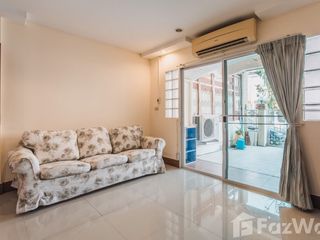 For rent 3 bedrooms townhouse in Bang Na, Bangkok