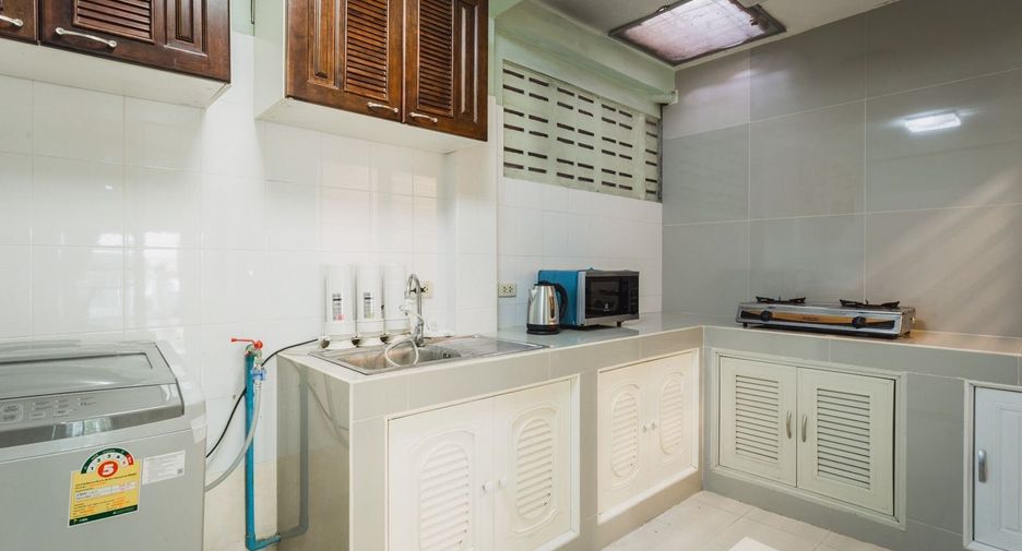 For rent 3 bedrooms townhouse in Bang Na, Bangkok