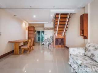 For rent 3 bedrooms townhouse in Bang Na, Bangkok
