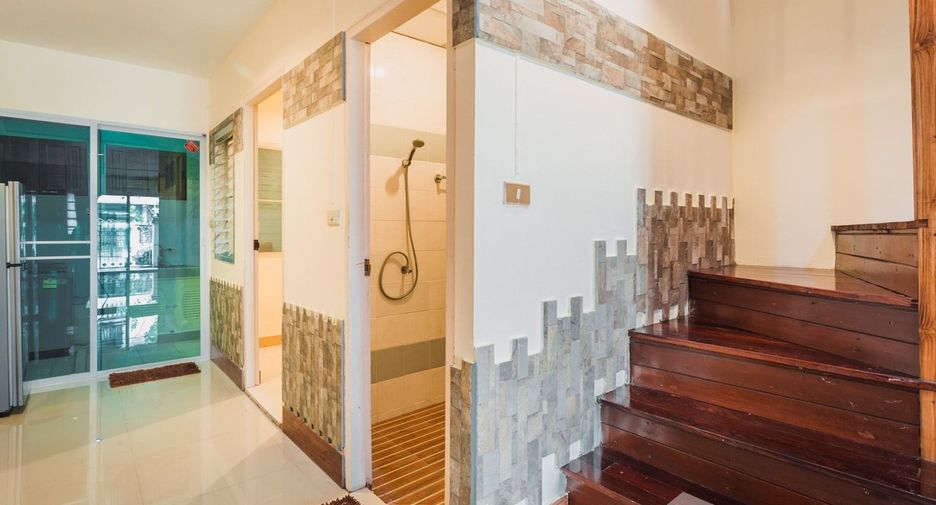For rent 3 ベッドルーム townhouse in Bang Na, Bangkok