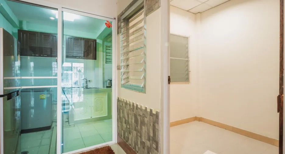 For rent 3 bedrooms townhouse in Bang Na, Bangkok