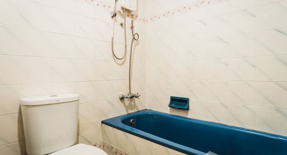 For rent 3 bedrooms townhouse in Bang Na, Bangkok