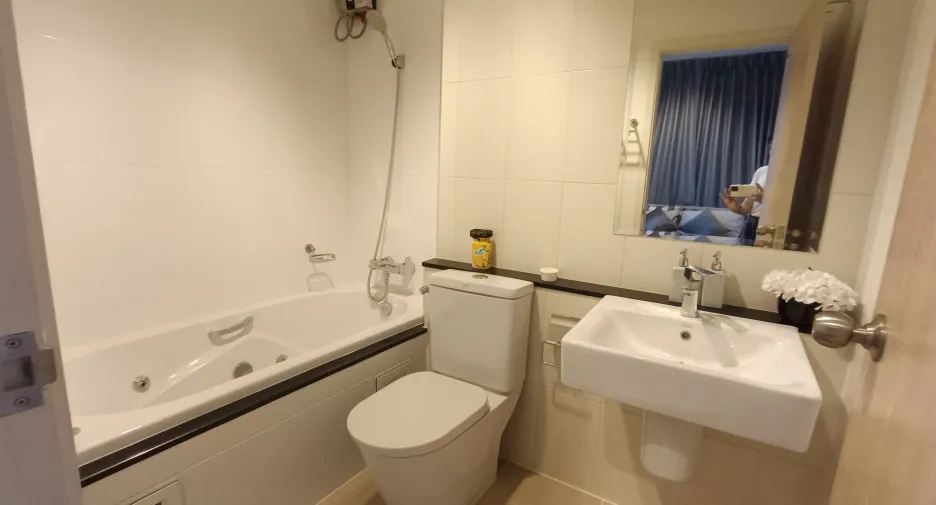 For rent 2 bedrooms condo in Mueang Samut Prakan, Samut Prakan