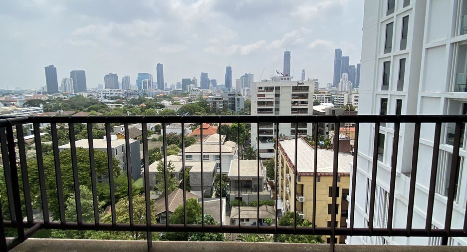 For rent 3 bedrooms apartment in Watthana, Bangkok