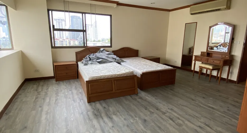 For rent 3 bedrooms apartment in Watthana, Bangkok