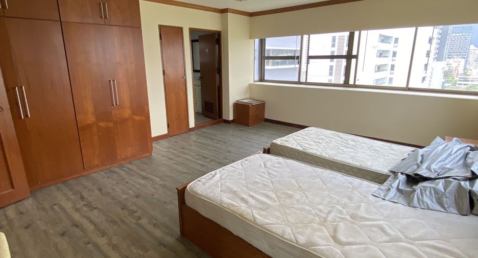For rent 3 bedrooms apartment in Watthana, Bangkok