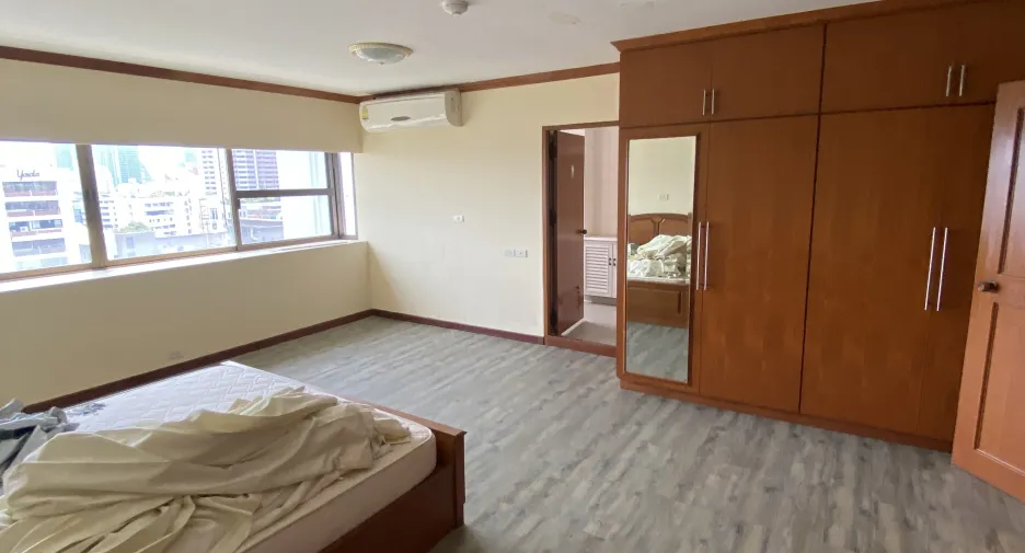 For rent 3 bedrooms apartment in Watthana, Bangkok