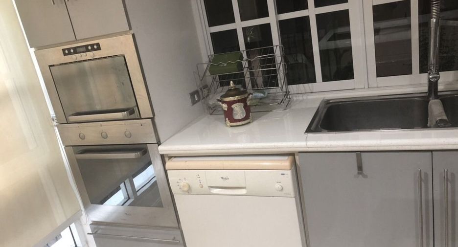 For rent 3 bedrooms townhouse in Bang Kapi, Bangkok