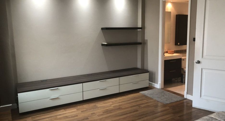 For rent 3 bedrooms townhouse in Bang Kapi, Bangkok