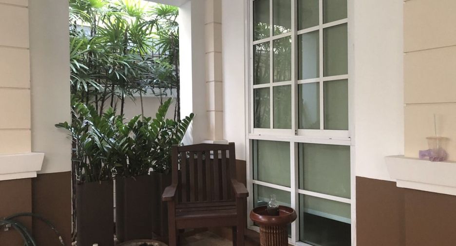 For rent 3 bedrooms townhouse in Bang Kapi, Bangkok
