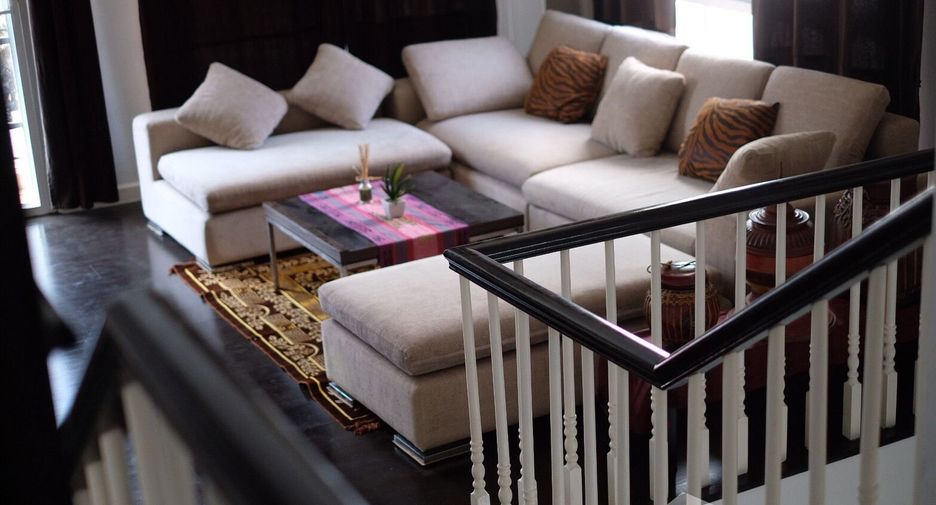 For rent 3 bedrooms townhouse in Bang Kapi, Bangkok