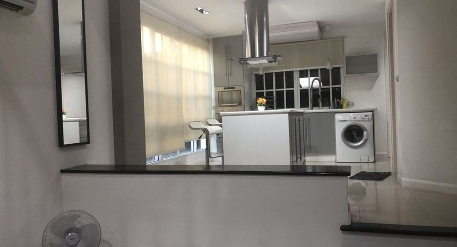 For rent 3 bedrooms townhouse in Bang Kapi, Bangkok