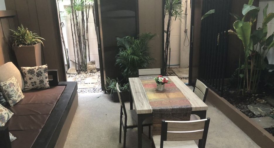 For rent 3 bedrooms townhouse in Bang Kapi, Bangkok