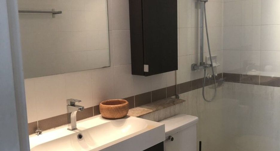 For rent 3 bedrooms townhouse in Bang Kapi, Bangkok