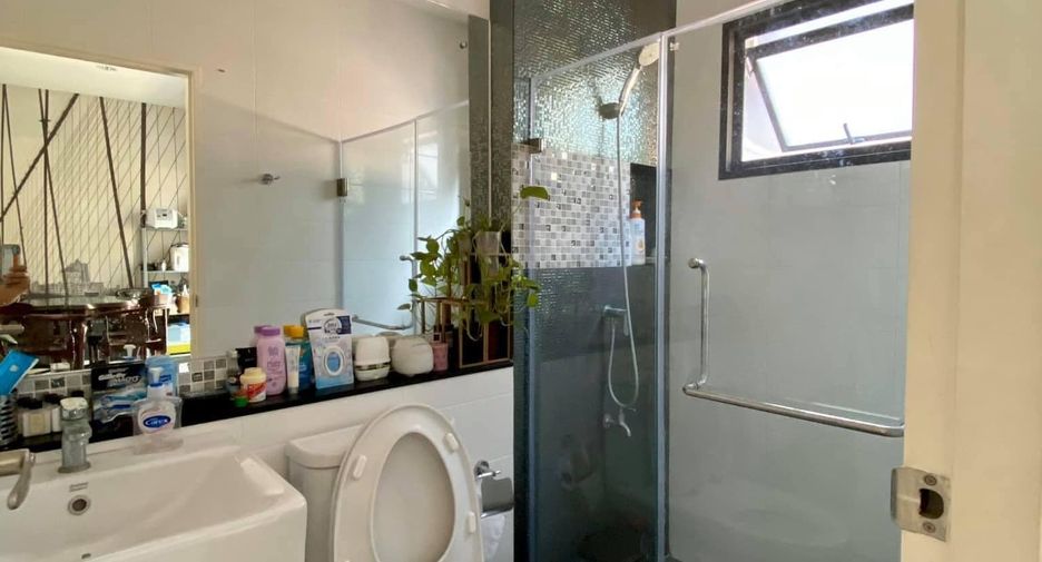 For rent 3 bedrooms townhouse in Bang Phli, Samut Prakan