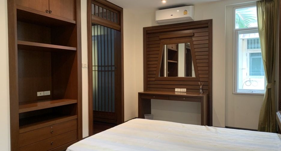 For rent 4 bedrooms house in Wang Thonglang, Bangkok