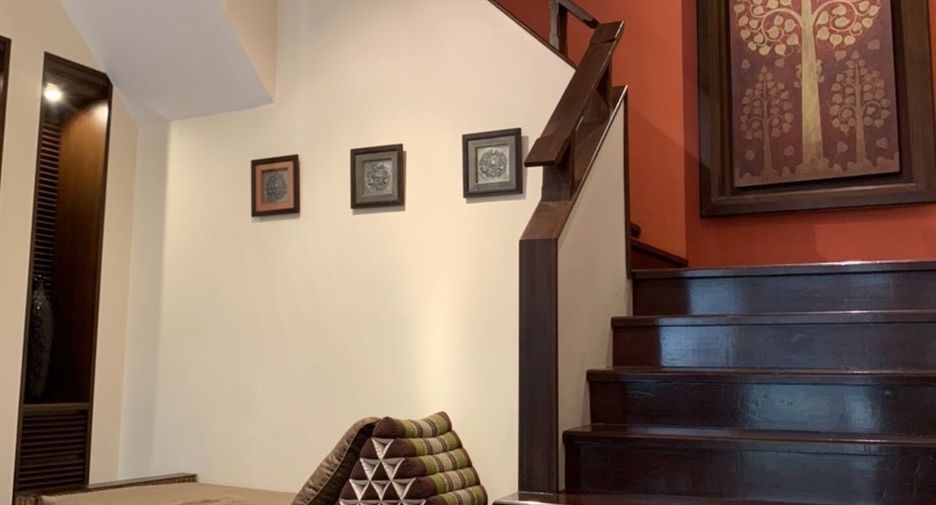 For rent 4 bedrooms house in Wang Thonglang, Bangkok