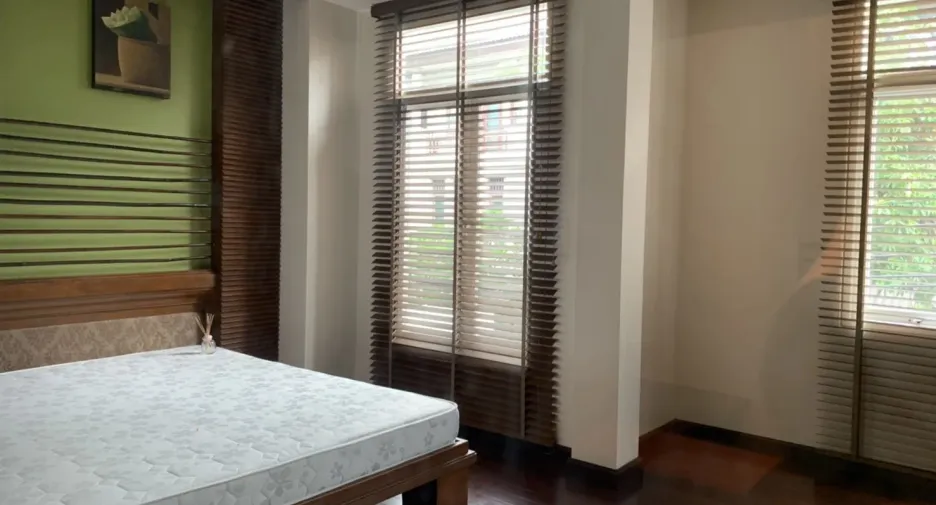 For rent 4 bedrooms house in Wang Thonglang, Bangkok