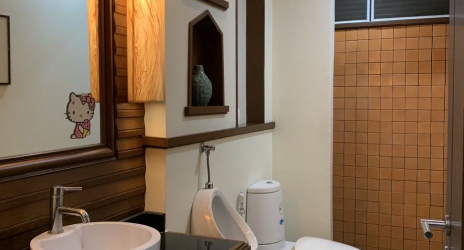 For rent 4 bedrooms house in Wang Thonglang, Bangkok
