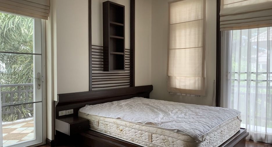 For rent 4 bedrooms house in Wang Thonglang, Bangkok