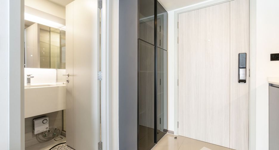 For rent 1 bed condo in Bang Rak, Bangkok