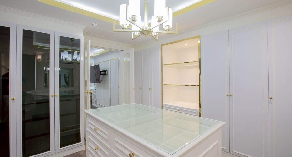 For rent 2 bedrooms condo in Ratchathewi, Bangkok