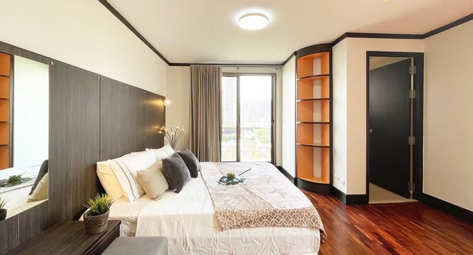 For rent 2 bedrooms apartment in Watthana, Bangkok