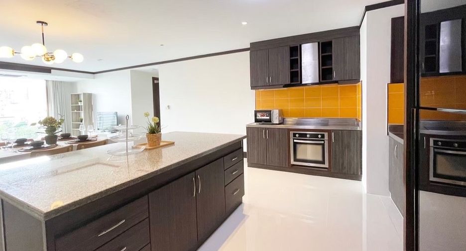 For rent 2 bedrooms apartment in Watthana, Bangkok