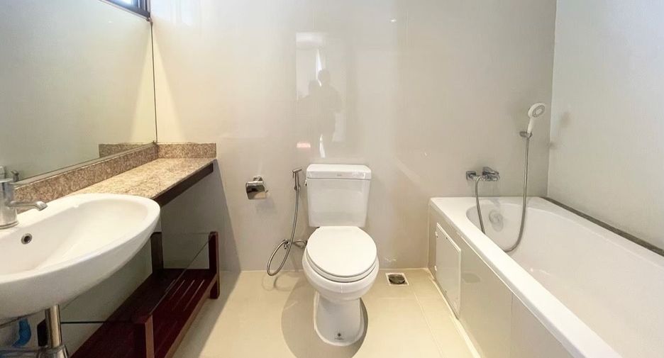 For rent 2 bedrooms apartment in Watthana, Bangkok