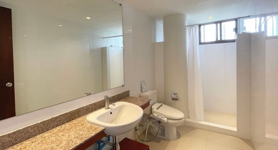 For rent 2 bedrooms apartment in Watthana, Bangkok