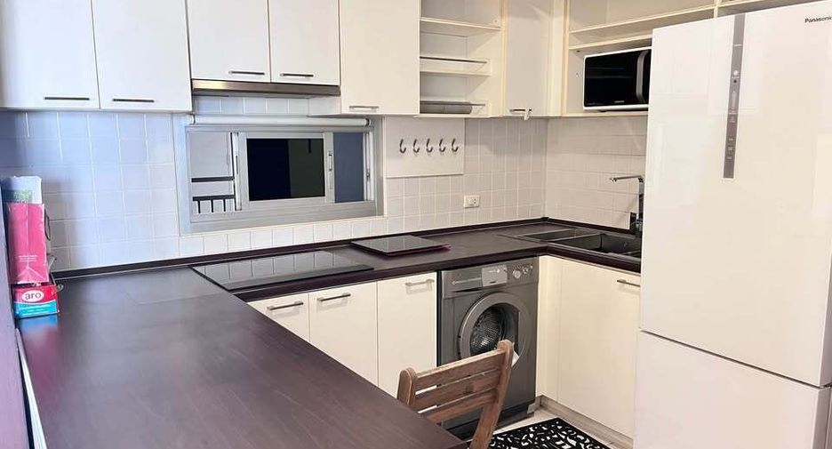 For rent 2 bedrooms condo in Yan Nawa, Bangkok