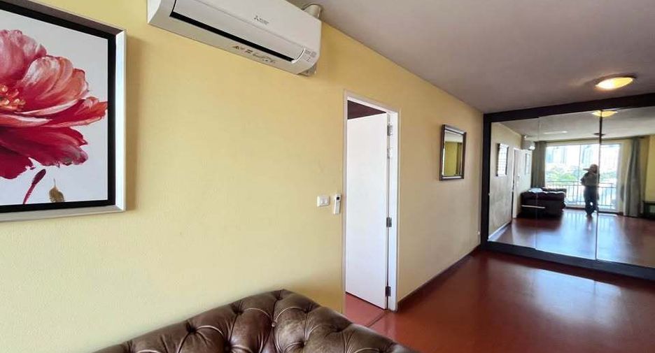 For rent 2 bedrooms condo in Yan Nawa, Bangkok