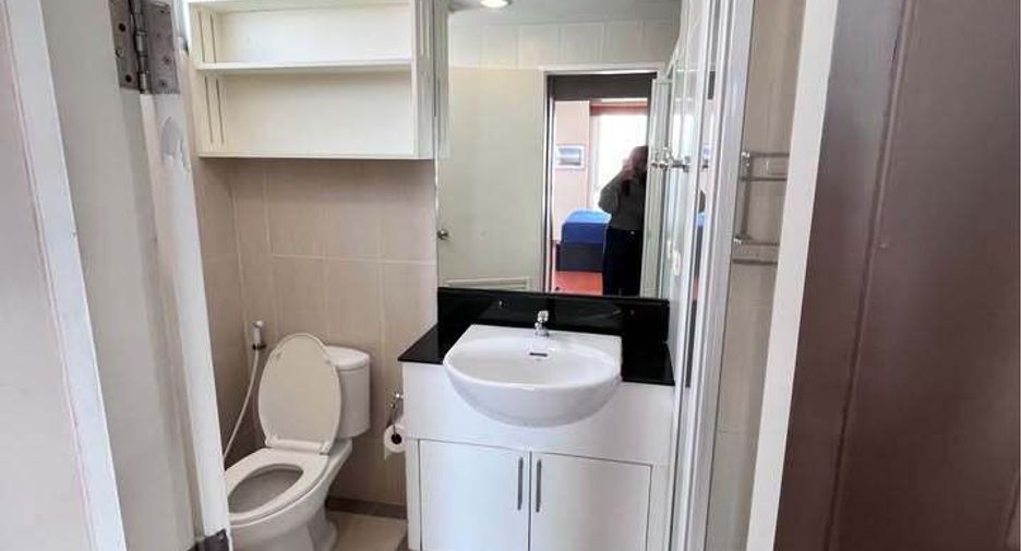 For rent 2 bedrooms condo in Yan Nawa, Bangkok