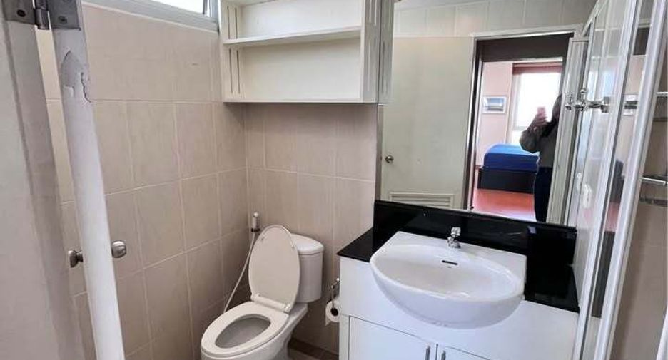 For rent 2 bedrooms condo in Yan Nawa, Bangkok