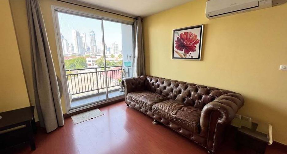 For rent 2 bedrooms condo in Yan Nawa, Bangkok