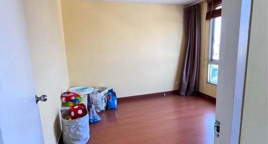 For rent 2 bedrooms condo in Yan Nawa, Bangkok
