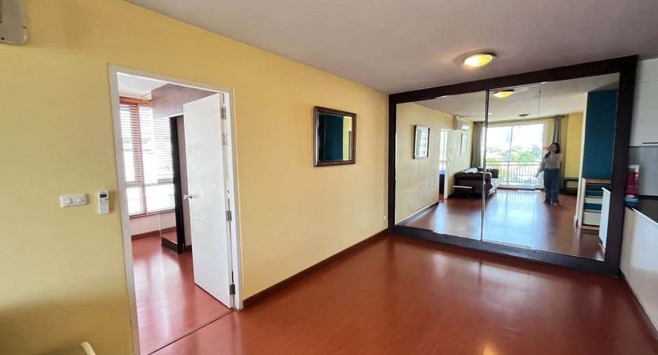 For rent 2 bedrooms condo in Yan Nawa, Bangkok
