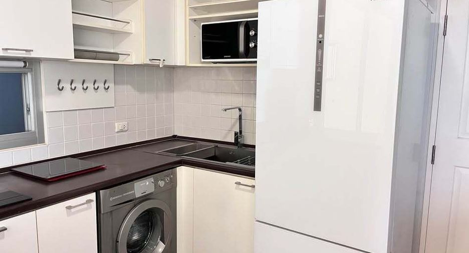 For rent 2 bedrooms condo in Yan Nawa, Bangkok