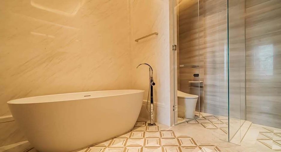 For rent 2 bedrooms condo in Sathon, Bangkok
