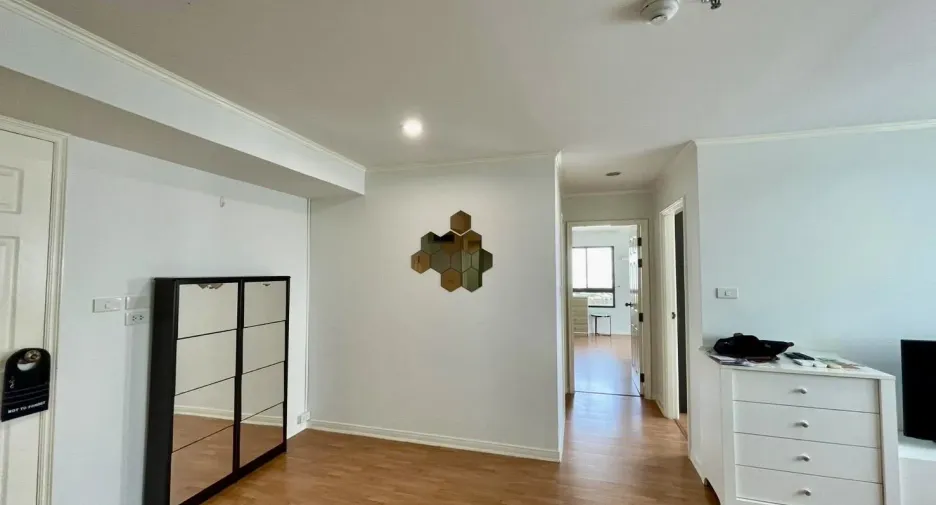 For rent 2 bedrooms condo in Phaya Thai, Bangkok