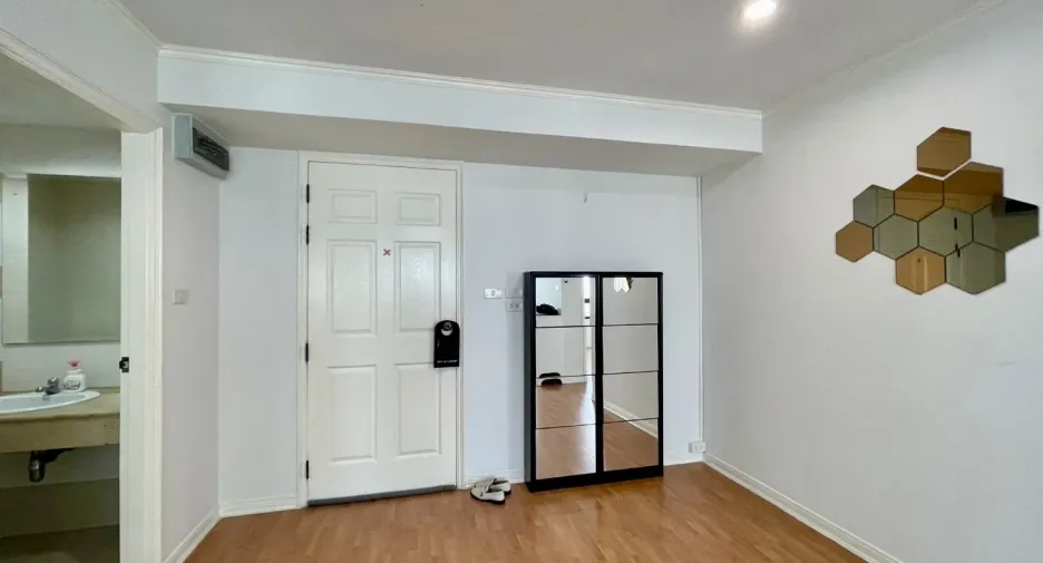 For rent 2 bedrooms condo in Phaya Thai, Bangkok