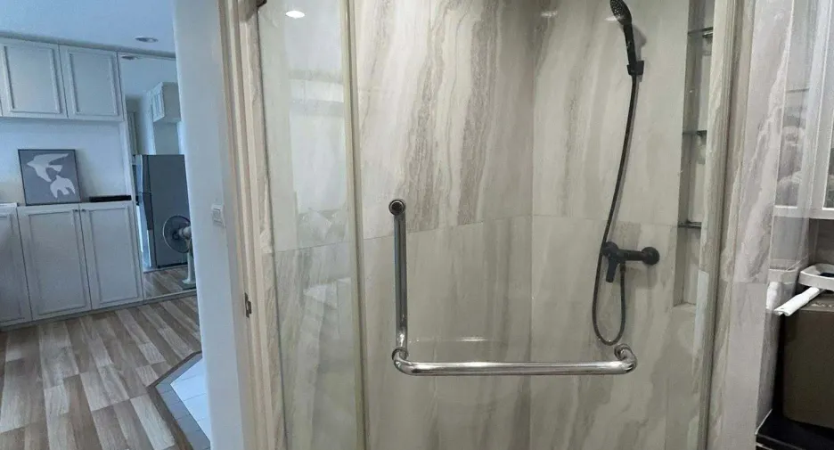 For rent 1 bed condo in Bang Na, Bangkok