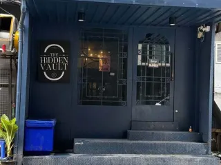 For rent 5 bedrooms retail Space in Watthana, Bangkok