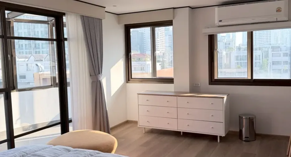 For rent 3 bedrooms condo in Watthana, Bangkok