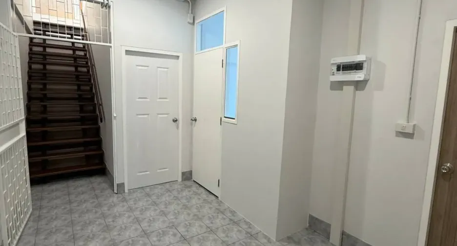 For rent 3 bedrooms townhouse in Mueang Samut Prakan, Samut Prakan