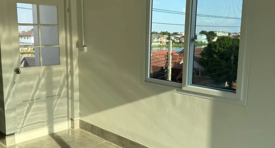 For rent 3 bedrooms townhouse in Mueang Samut Prakan, Samut Prakan