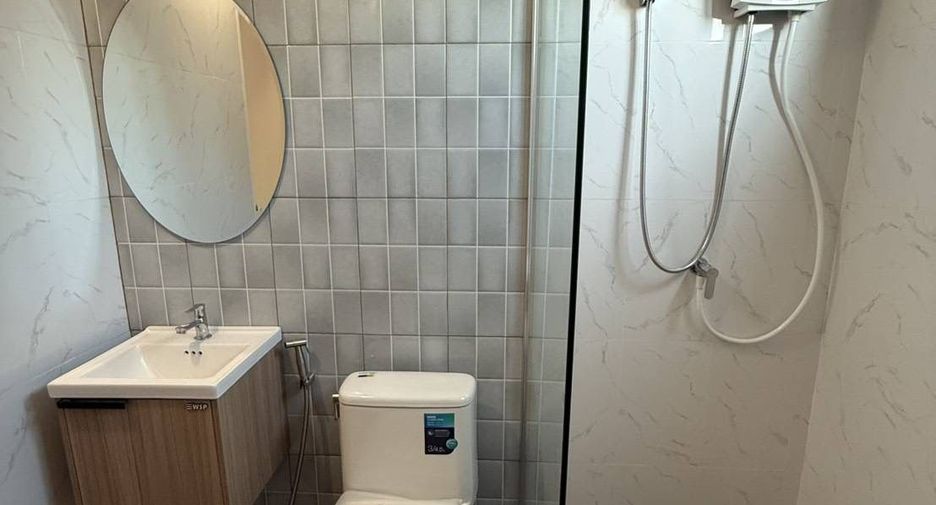 For rent 3 bedrooms townhouse in Mueang Samut Prakan, Samut Prakan